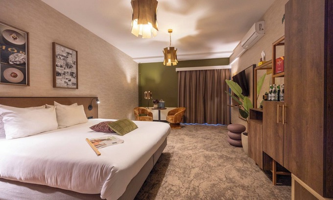 Heelsum Hotel | Relax and Unwind: Cycling Nearby, Game Room, Indoor Pool, Trails & Free Parking