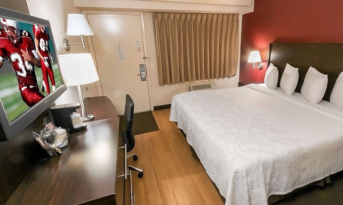 Secaucus House | Relax and Unwind! Pet-Friendly Property, Minutes to Meadowlands Outlet Mall!