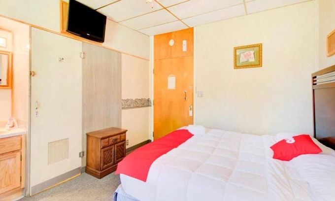 Drumright House | Relax and Unwind! Pets Allowed, Free Parking, Near Western Heritage Museum