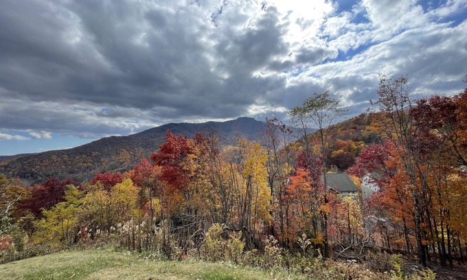 Seven Devils Condo | Relax at Couple’s Retreat. View, Ski, Winery, Hike, Ziipline, Snow Tube…here