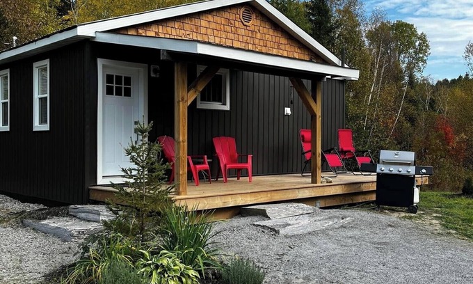 Kearney Cottage | Relax at Cozy Cabin near Algonquin, 2 Bedroom, WIFI, large yard w/firepit