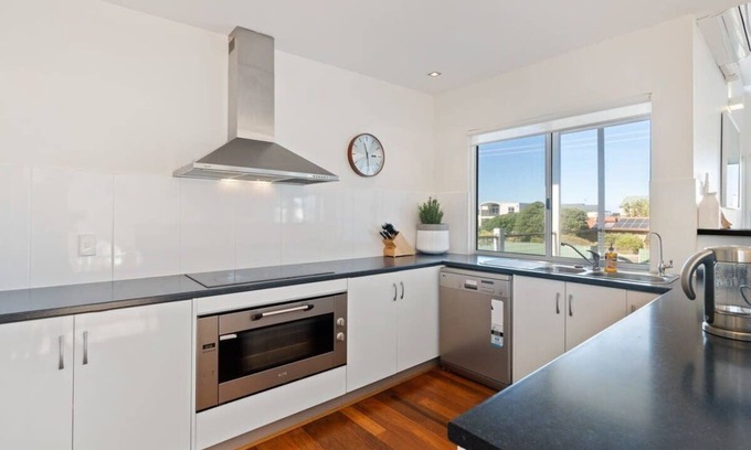 Middleton House | Relax at Middleton - Pets Negotiable - Wi-Fi