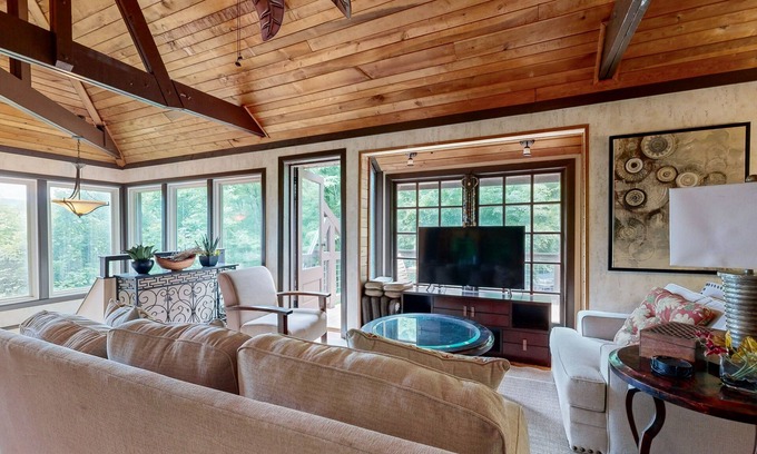 Fairview House | Relax at Whispering Pines Escape: Cozy Dog-Friendly Retreat with Stunning Views