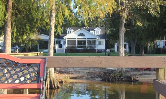 Eutawville House | Relax by Lake Marion - A lake home with you in mind.