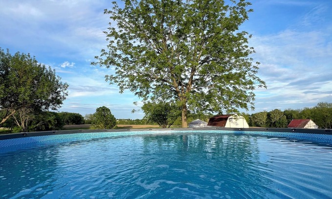 New Franklin House | Relax Enjoy Country Living with Hot Tub