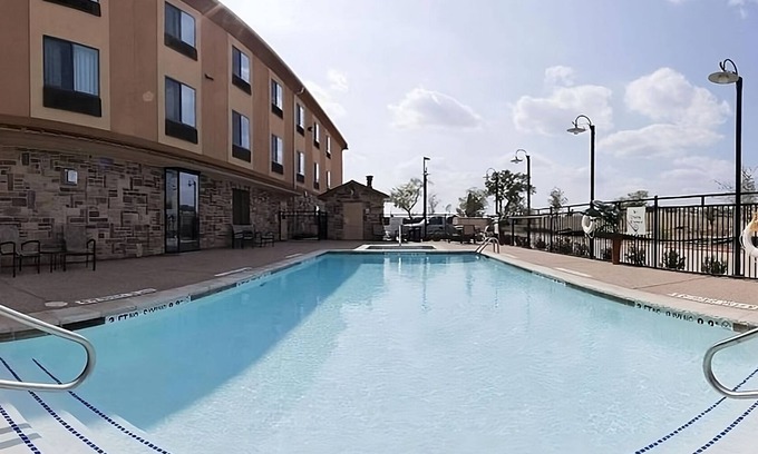 Mineral Wells Hotel | Relax & Explore with Gym, Outdoor Pool, and Nature Just Steps Away