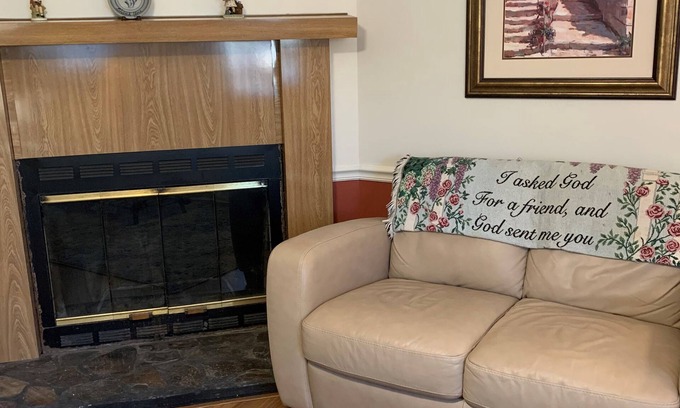 Tallahassee House | Relax in a country setting near the battlefield of Natural Bridge