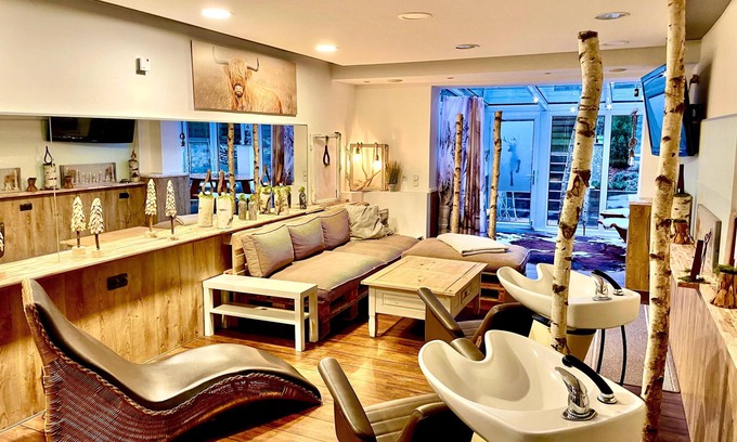 Fredersdorf Apartment | Relax in the former hairdressing salon on the outskirts of Berlin with excellent transport links