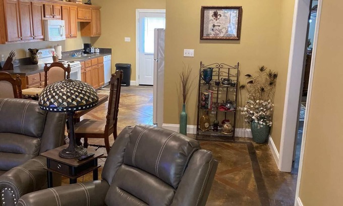 Tangipahoa Parish House | Relax in our beautiful New Orleans themed townhomenn