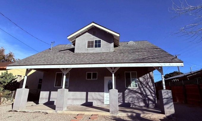 Redlands House | Relax in Redlands