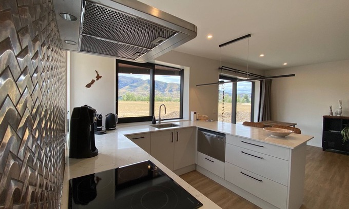 Queensberry House | Relax in Rural Wanaka