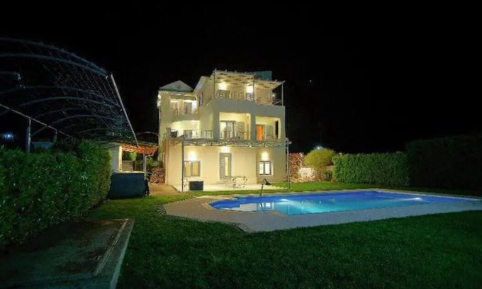 Agrilos Villa | Relax in the private Luxury Villa Dion and enjoy your vacation in Messinia.