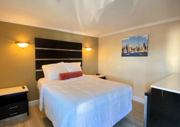 North Babylon Hotel | Relax Inn North Babylon