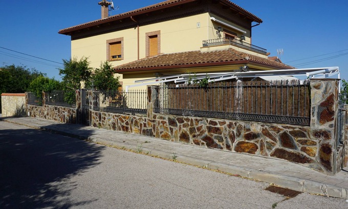 Navas del Rey House | RELAX LUXURY VILLA WITHOUT POOL