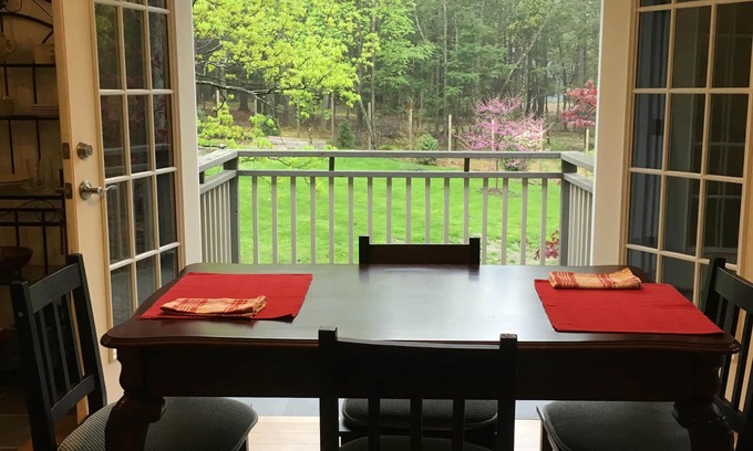Woodstock Apartment | Relax near Catskills in our cozy Woodstock Apartment
