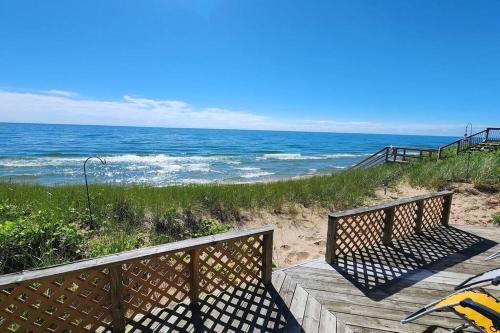 Montague House | Relax on Lake Michigan at Reagan's Landing