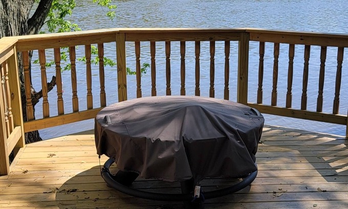 Lynn Center Cabin | Relax on the Rock River, book our cozy 1-bedroom cabin