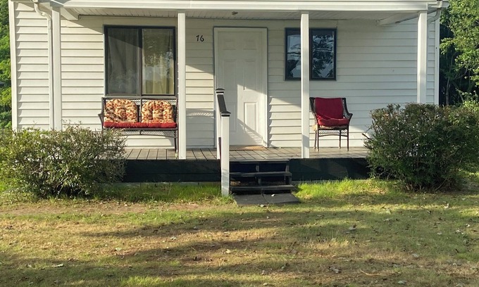 Axton House | Relax & Recharge at This Charming Country Home