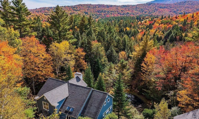 Winhall House | Relax & Recover Mountain Retreat - Hot Tub + Sauna + Home Gym