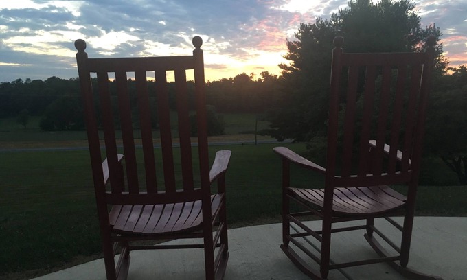 Ladiesburg House | Relax with Sunset View