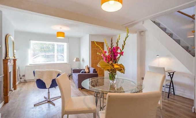 Marlborough House | Relax with the whole family at the cosy cottage - Business rates available please enquire