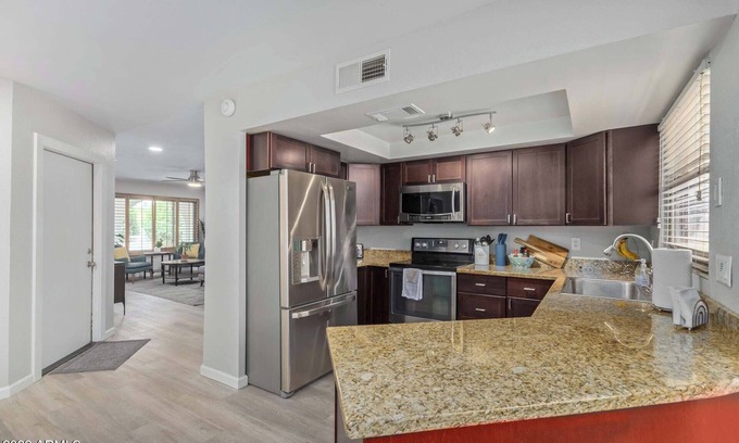 Knoell Scottsdale House | Relax with the whole family at this peaceful stay in the heart of Scottsdale!