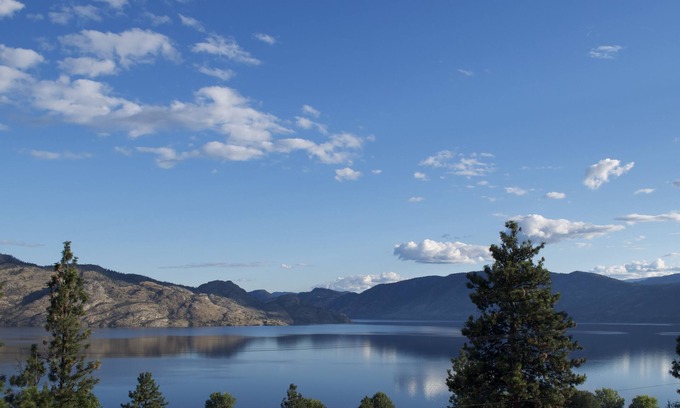 Central Okanagan House | RELAX, You're on LAKE TIME! Business Licence # 5532