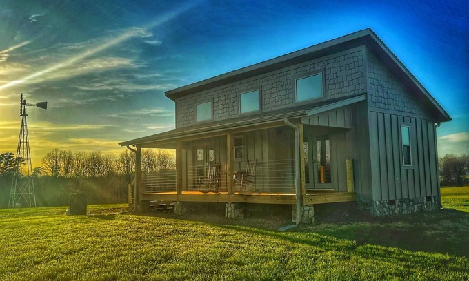 Pilot Mountain Cabin | Relaxation and a priceless view!