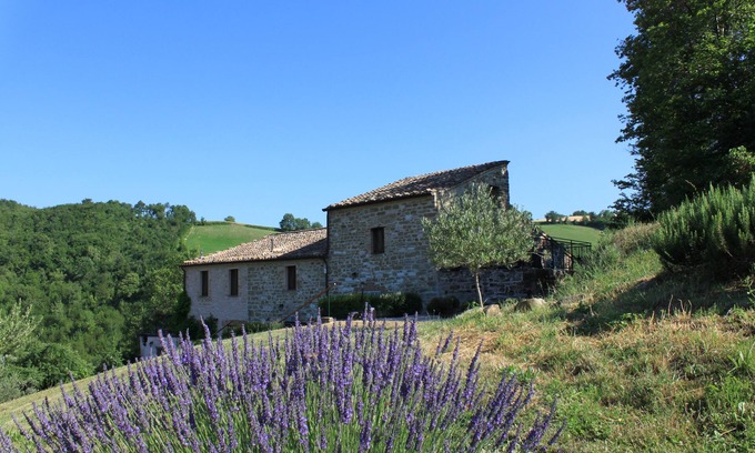 Monterosso Apartment | Relaxation, enjoying nature, walking in Le Marche Italy at Cottage ‘Il Fuoco’
