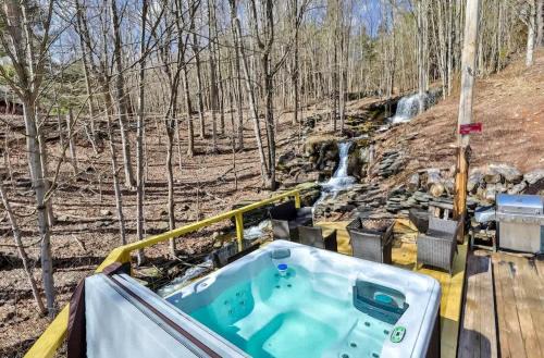 Ashland House | Relaxation Retreat Home with Hot Tub Gym & Sauna