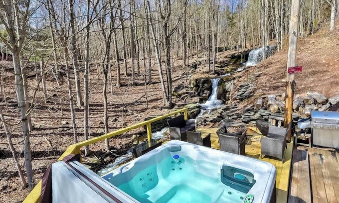 Ashland House | Relaxation Retreat: Home w/Hot Tub, Gym & Sauna
