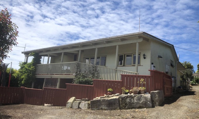 Kakanui House | Relaxed family accommodation close to the beach and river.
