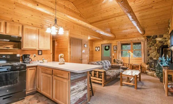 New Lisbon Cabin | Relaxin Cabins 2BR, 1BA #1