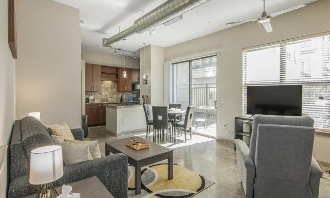 Riverside Terrace Apartment | Relaxing 2-bedroom apartment with fitness room, WiFi in vibrant Houston