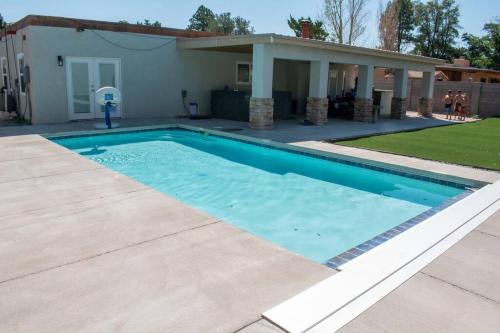Paradise Hills Civic Villa | Relaxing 4 Bedroom with Pool and Hot Tub