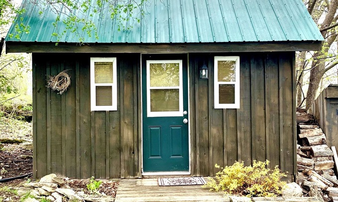 Rideau Lakes Cottage | Relaxing cottage on the shores of Upper Rideau Lake.