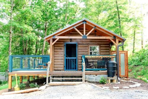 Lupton City House | Relaxing Getaways to Chattanooga, Tennessee, in this Colorful Pet-Friendly Cabin