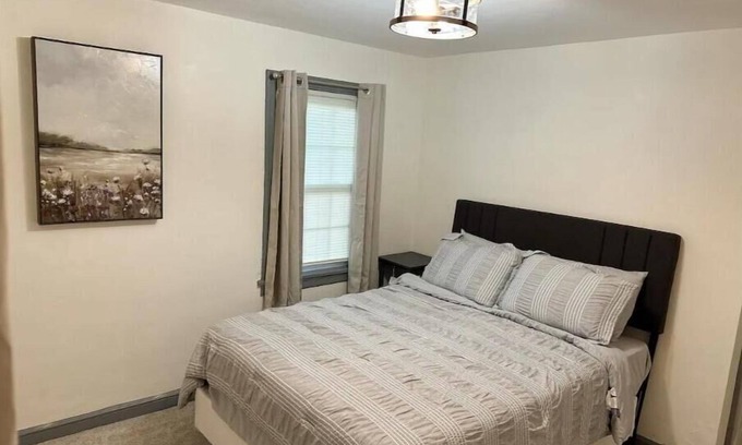Vinita Park House | Relaxing Home in Ucity