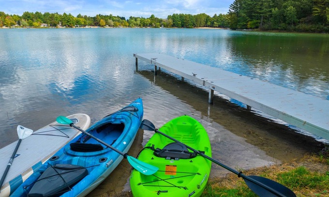 Wild Rose Cottage | Relaxing Lake Vibes Before Fall Arrives +Hot Tub