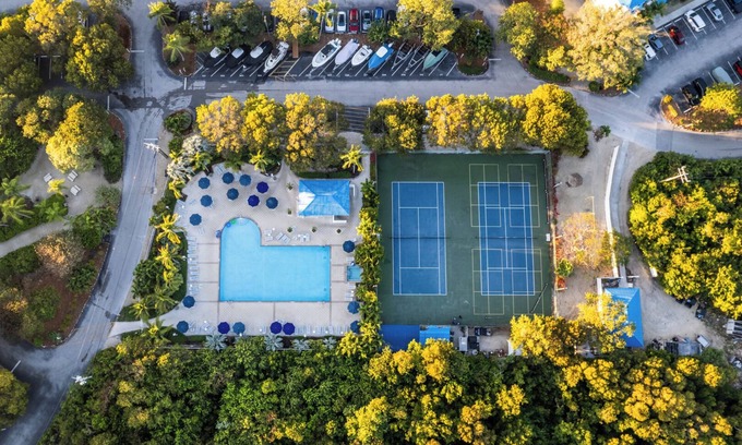 Tavernier Apartment | Relaxing Ocean View Units! Poolside Bar, Marina Dock & Coral Reef Adventures!