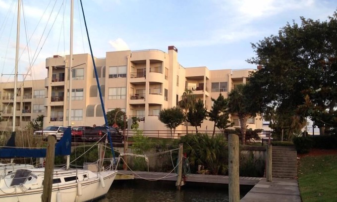 Clear Lake Shores Condo | Relaxing & Peaceful Coastal Living *PANORAMIC LAKEVIEW* Kemah Boardwalk, 1 mile