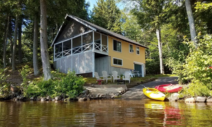 Limerick House | Relaxing Retreat on Sokokis Lake