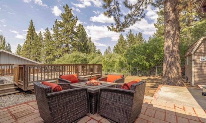 The Village House | Relaxing retreat at Big Bear Lake very close to amenities at The Village.