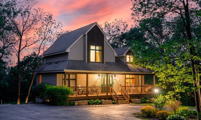 The Galena Territory House | Relaxing Retreat with Hot Tub and Fire Pit