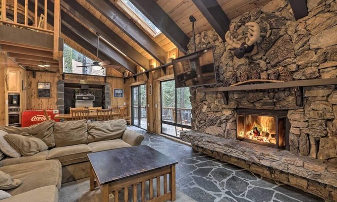 Strawberry House | Relaxing Riverfront Retreat in Strawberry
