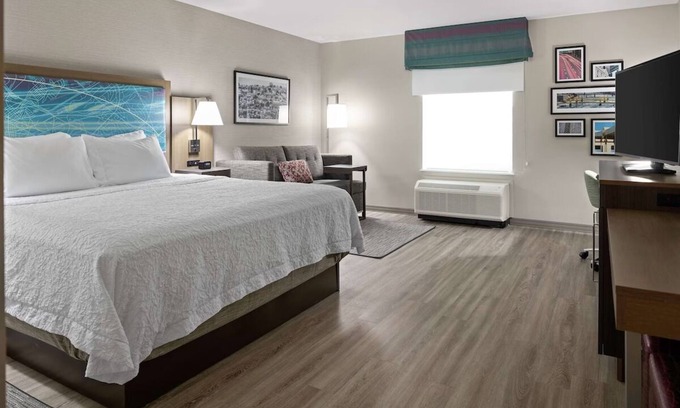 Cranberry Township House | Relaxing Stay with Indoor Pool Access and Walkable Dining Options!