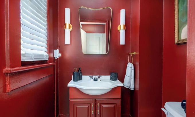 Westerwood Apartment | Relaxing, Vibrant and Upscale 1BR/1BA Apartment in Greensboro with WiFi, AC