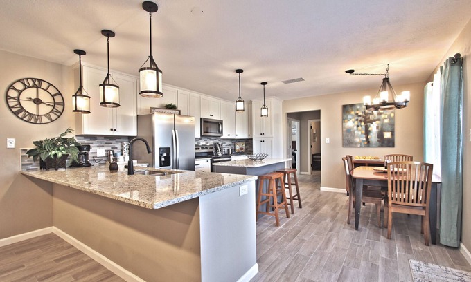 Carlsbad House | Remodeled 6 Bed, 5 bath on 15 acres! Owned and Operated by a Premier Host!