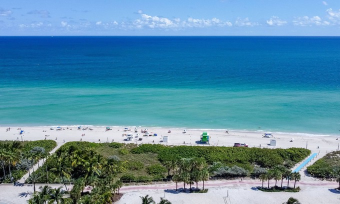 North Beach Apartment | Remodeled Beachfront Studio w/Beach Essentials. Just steps from the beach!