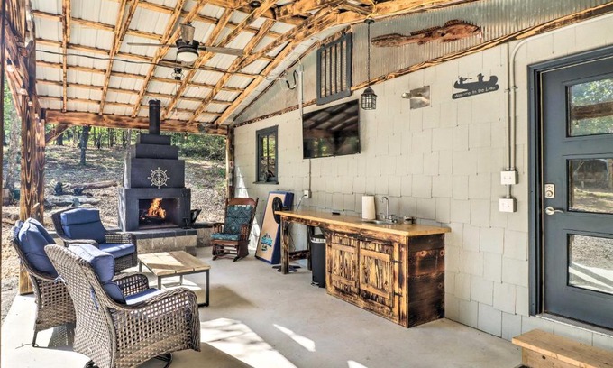 Elizabeth House | Remodeled Cabin with Fire Pit on Norfork Lake!